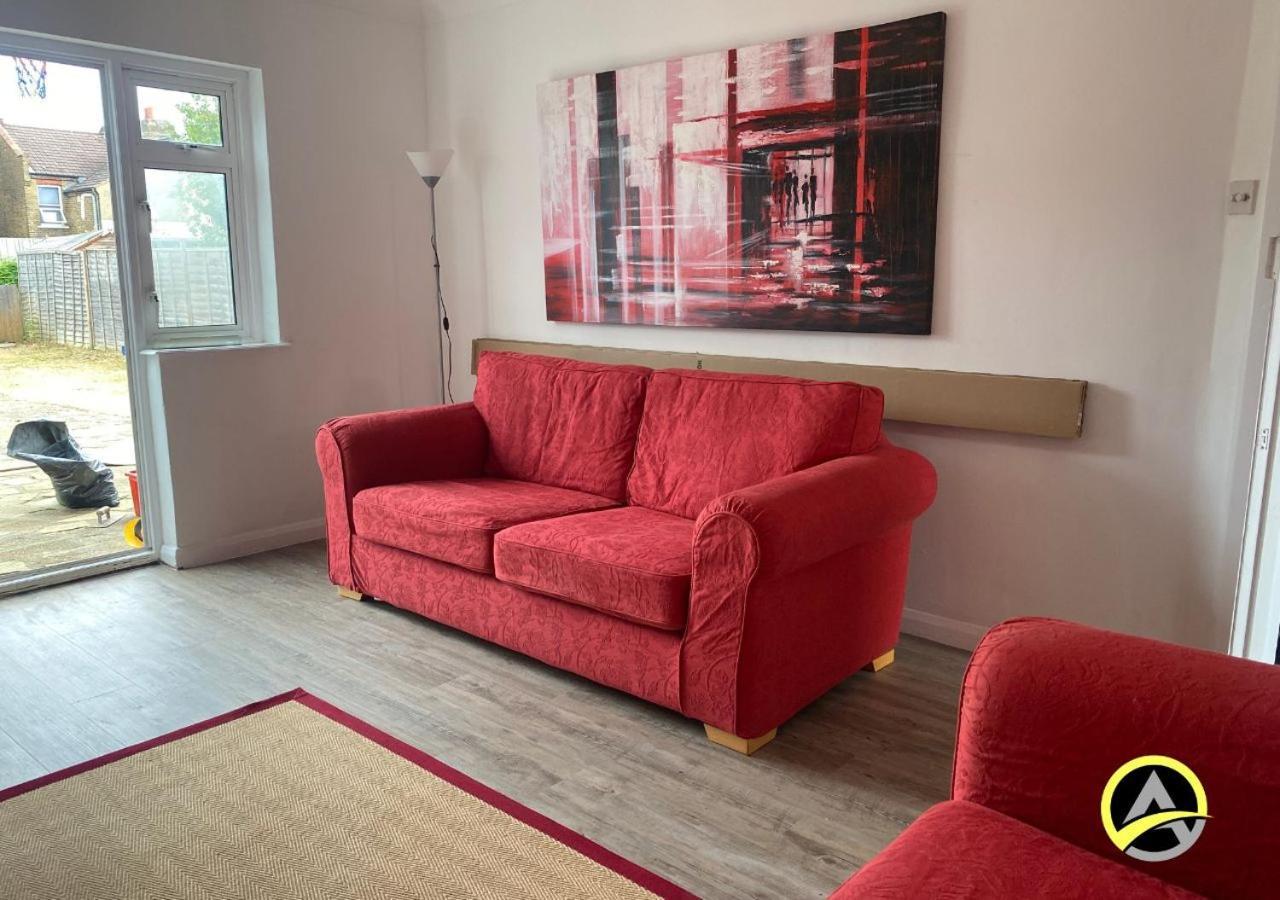 Шале Delightful London House Бромли